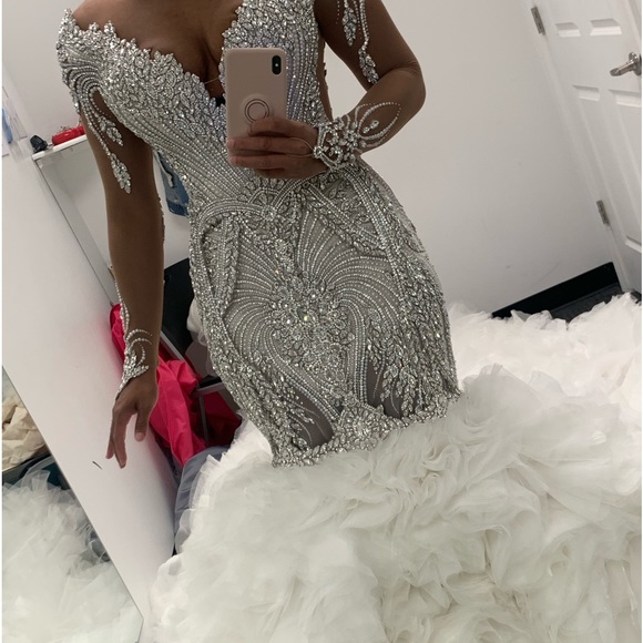 Leo Almodal Custom Wedding Gown - Picture 2 of 9